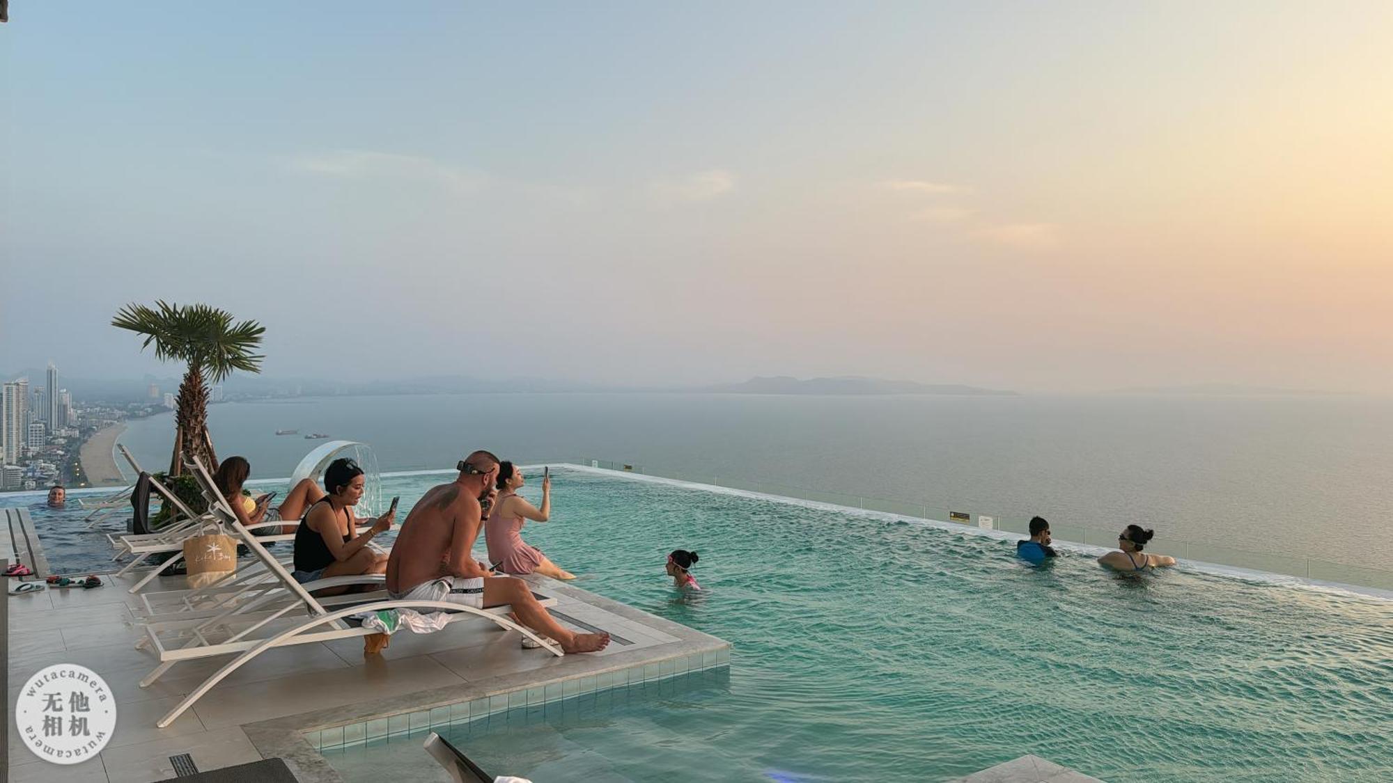 Copacabana Beach Jomtien 科帕卡巴纳海乔木提安海滩毗邻乔木提安夜市 Bagian luar foto