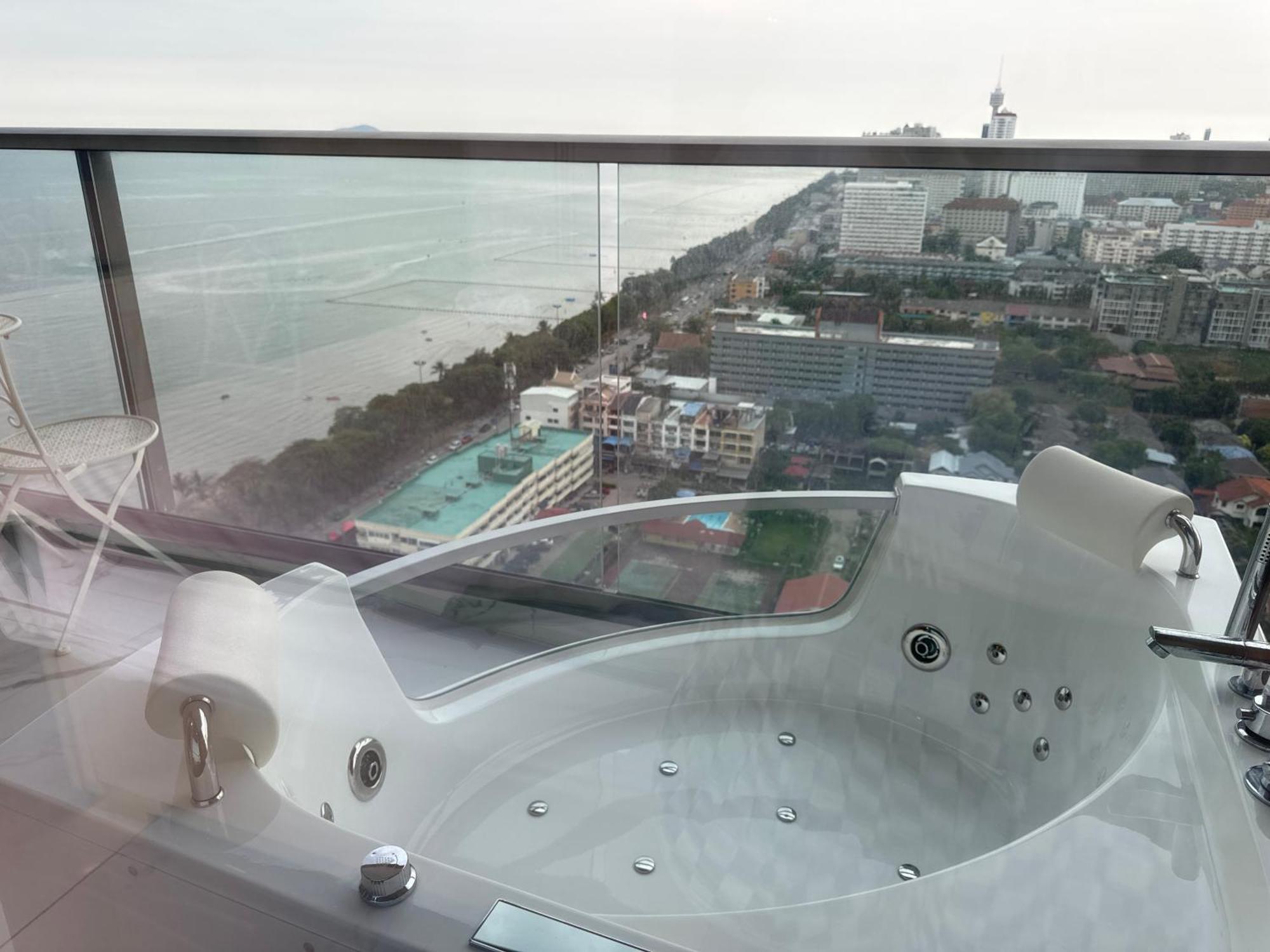 Copacabana Beach Jomtien 科帕卡巴纳海乔木提安海滩毗邻乔木提安夜市 Bagian luar foto