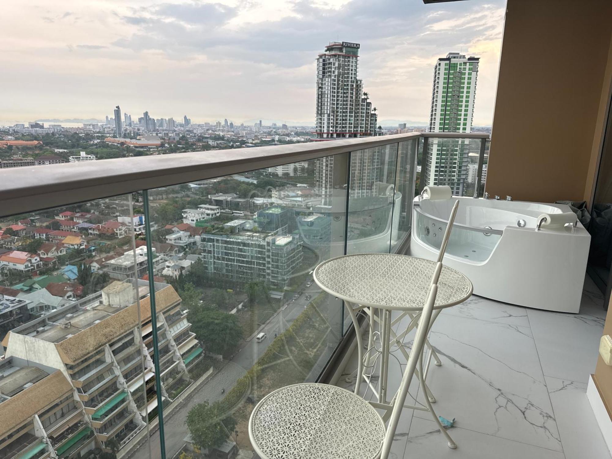 Copacabana Beach Jomtien 科帕卡巴纳海乔木提安海滩毗邻乔木提安夜市 Bagian luar foto