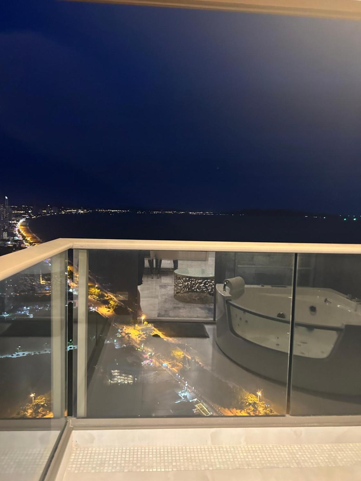 Copacabana Beach Jomtien 科帕卡巴纳海乔木提安海滩毗邻乔木提安夜市 Bagian luar foto