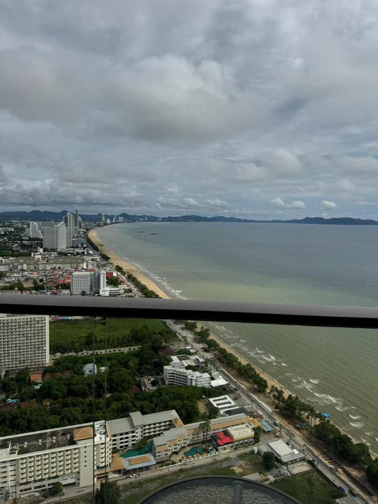 Copacabana Beach Jomtien 科帕卡巴纳海乔木提安海滩毗邻乔木提安夜市 Bagian luar foto